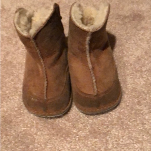 Baby Ugg size 4 - Picture 3 of 3